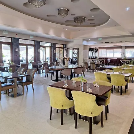 Duna Garden מלון 4*