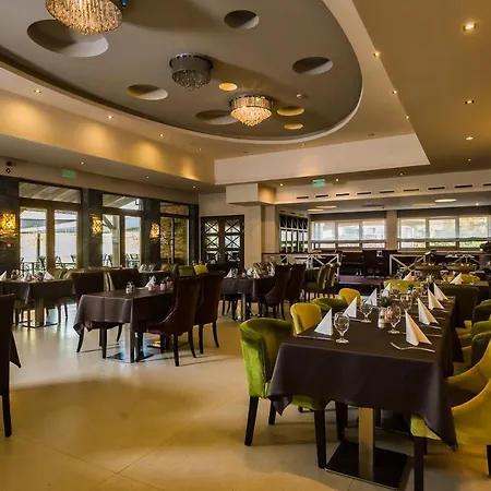 Duna Garden מלון 4*