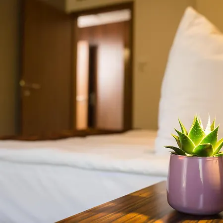 Duna Garden Szálloda 4*