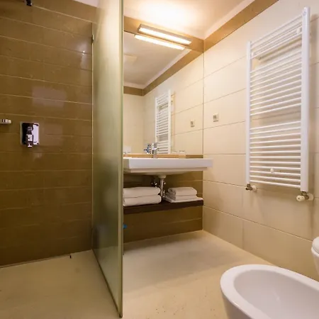 Hotel Duna Garden 4*