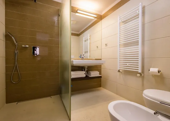 Hotell Duna Garden 4*