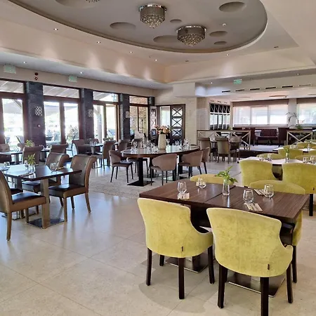 酒店 多瑙花园酒店 4*